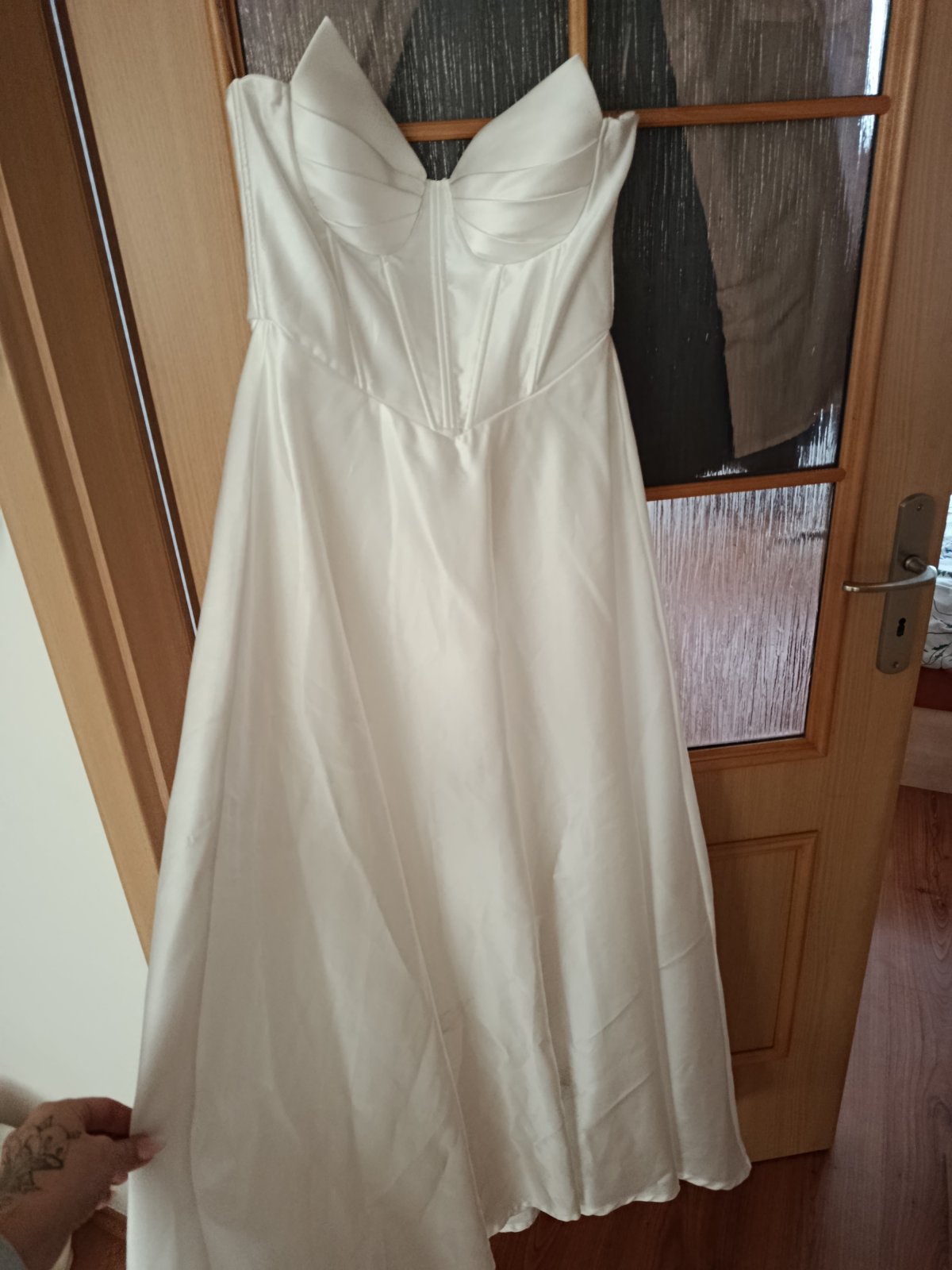 Svatební šaty
